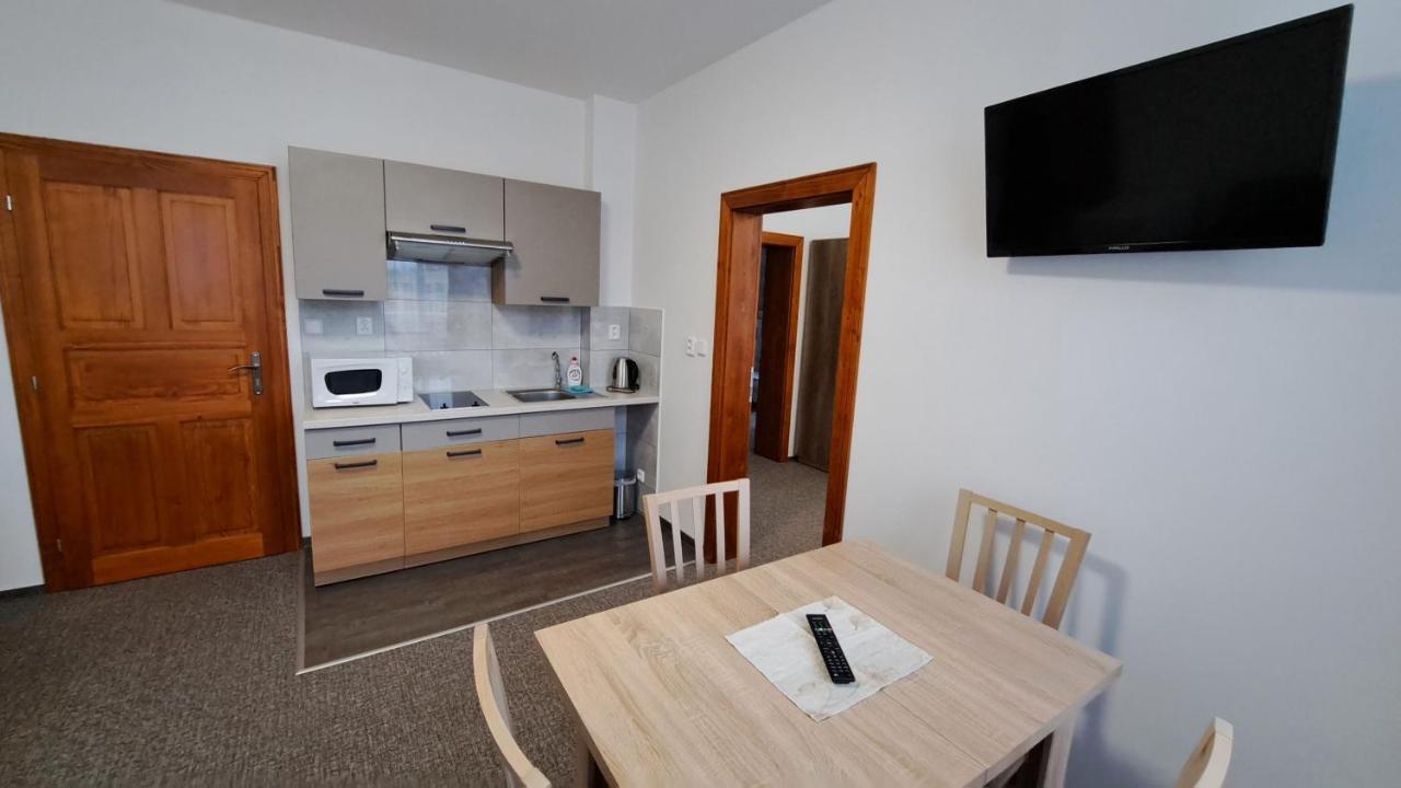 Apartmany Centrum With Garage Рокитніце-над-Їзероу Екстер'єр фото